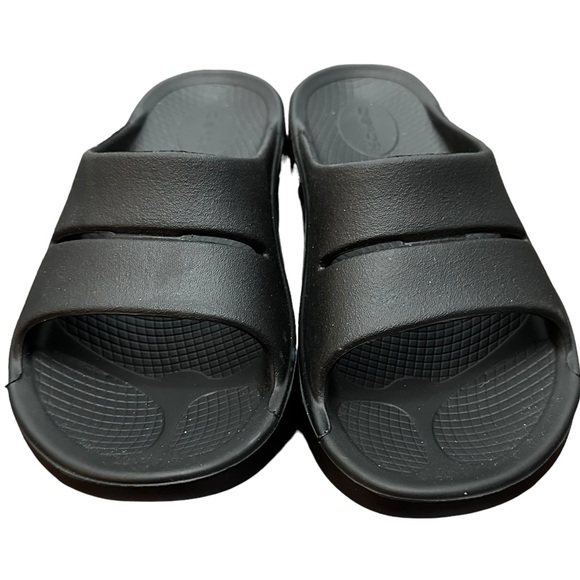 OOFOS BLACK OOAHH SPORT SLIDE RECOVERY SANDAL. MENS SIZE 6 WOMENS SIZE 8. - Picture 3 of 9